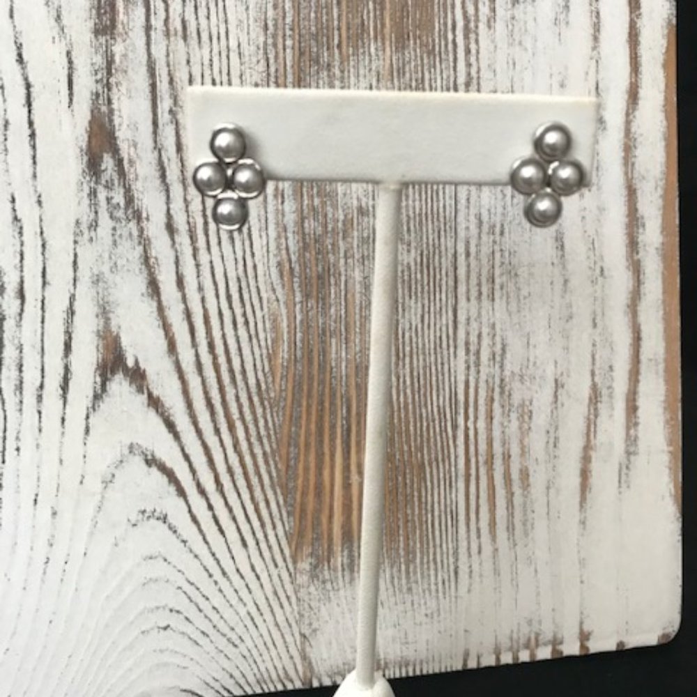 Lia Sophia - Pearl & Silver Earrings - Picture 3 of 3